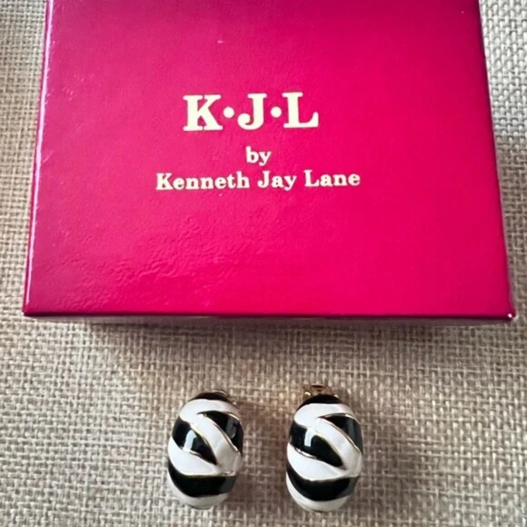 KJL Kenneth Jay Lane Clip On Zebra enamel Earrings Gold Tone 1” Original Box - Picture 5 of 7
